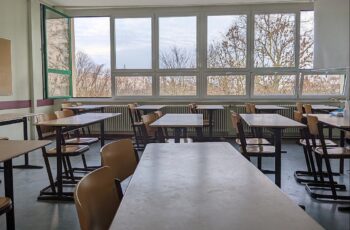 Klassenraum in einer Schule (Archiv)
